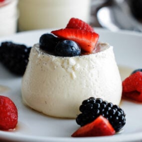 panna cotta with berries