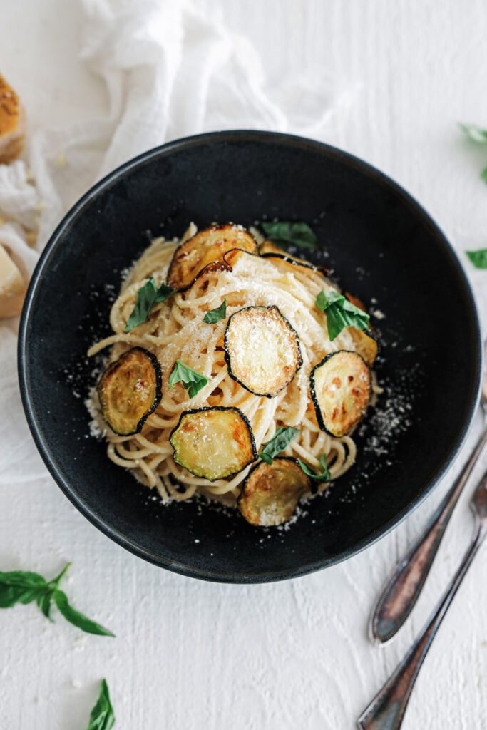 Spaghetti alla nerano served on a black plate