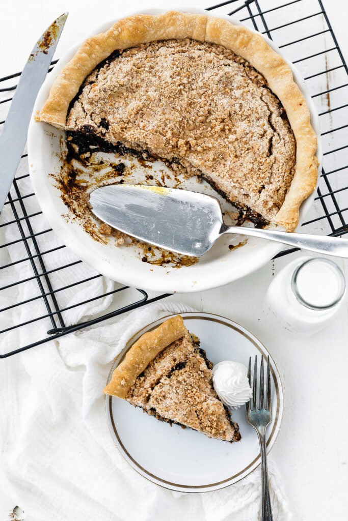 slice of shoofly pie on a plate and a whole pie