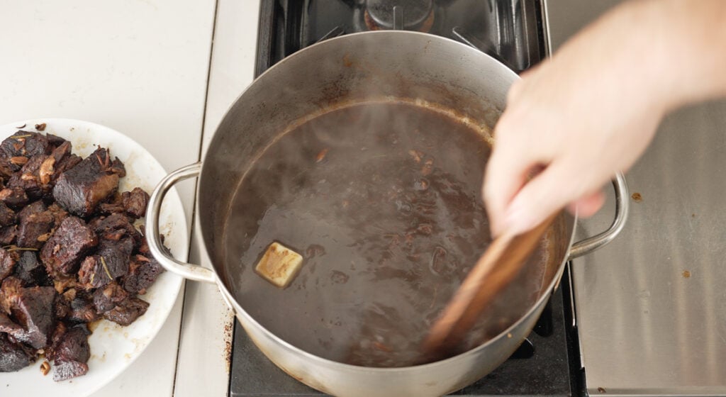 Peposo braising covered in Chianti 
